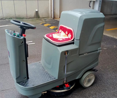扬子驾驶式洗地机在山东众泰集团投入使用