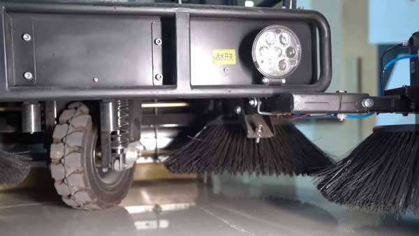 驾驶式电动扫地车清扫洁净度下降的原因