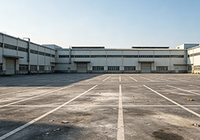 厂区停车场