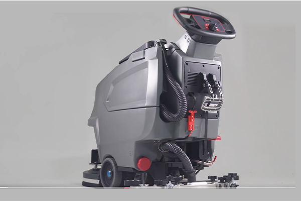 深度解析：为何 LLDPE 滚塑工艺是扬子工业洗地机的“硬核”基因